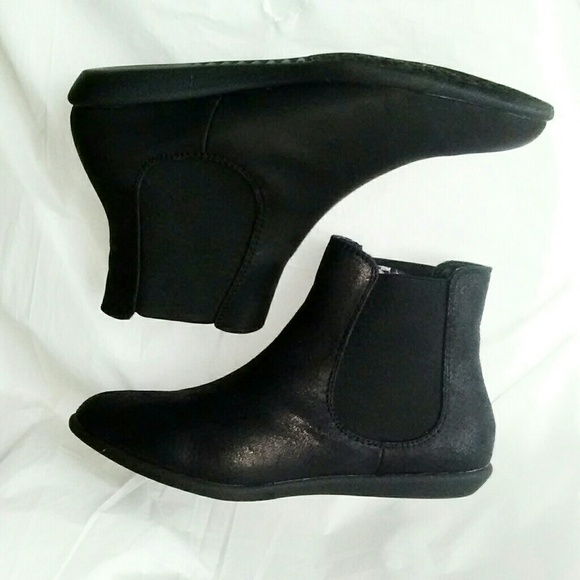 Serene Island Black Chelsea Boots - Picture 3 of 6